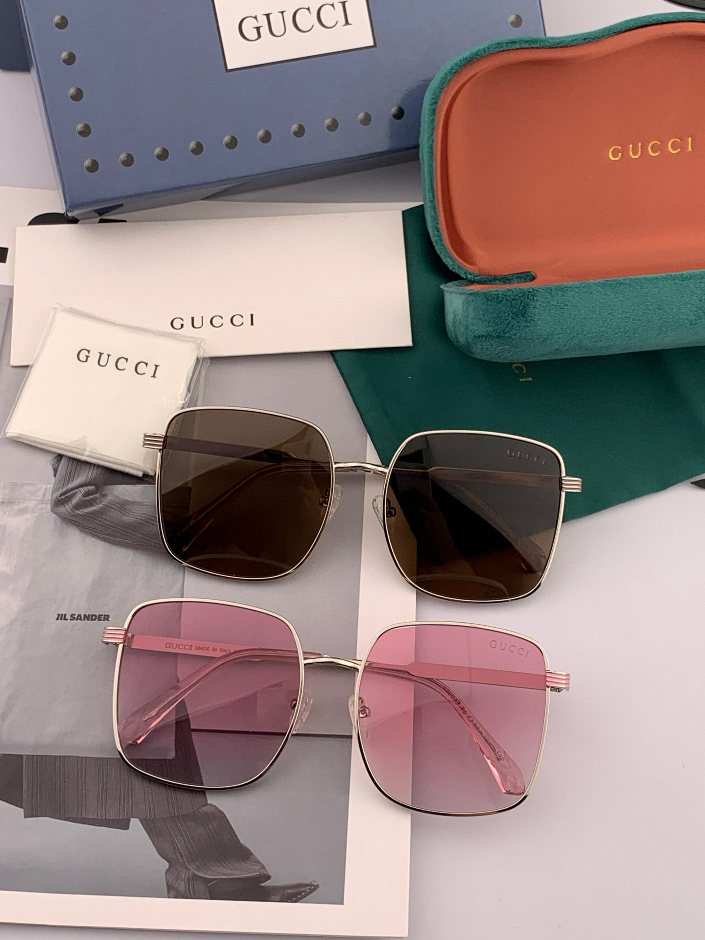 Gucci墨镜2025新款 。 方框设计再优雅的同时还能在视觉上修饰脸型，敲显脸小，不挑脸型 复古的马衔