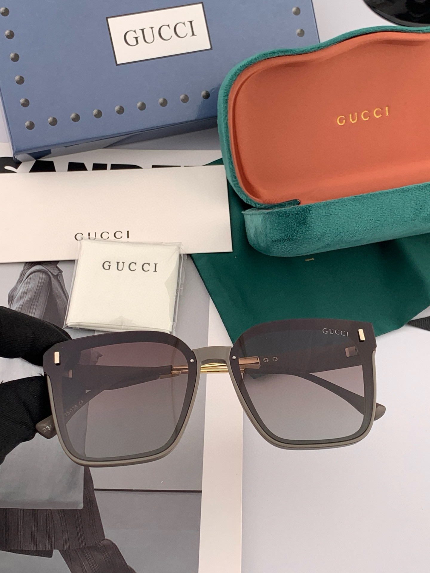GUCCI 2025开春新款 最新款方框太阳镜 各路网红纷纷带起气场满分‼️ 俏皮甜美.上脸效果更佳.金