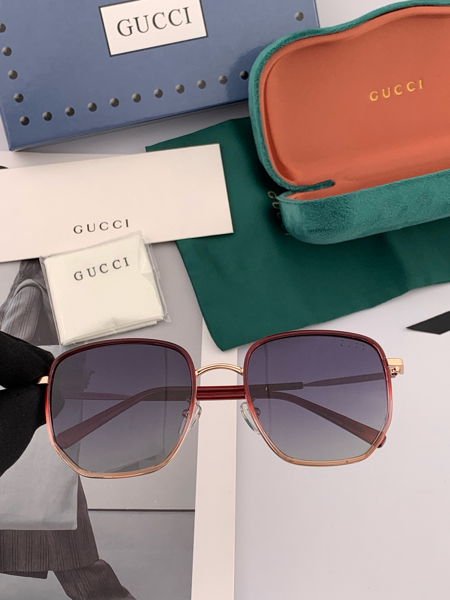 GUCCI 2025开春新款 最新款方框太阳镜 各路网红纷纷带起气场满分‼️ 俏皮甜美.上脸效果更佳.金