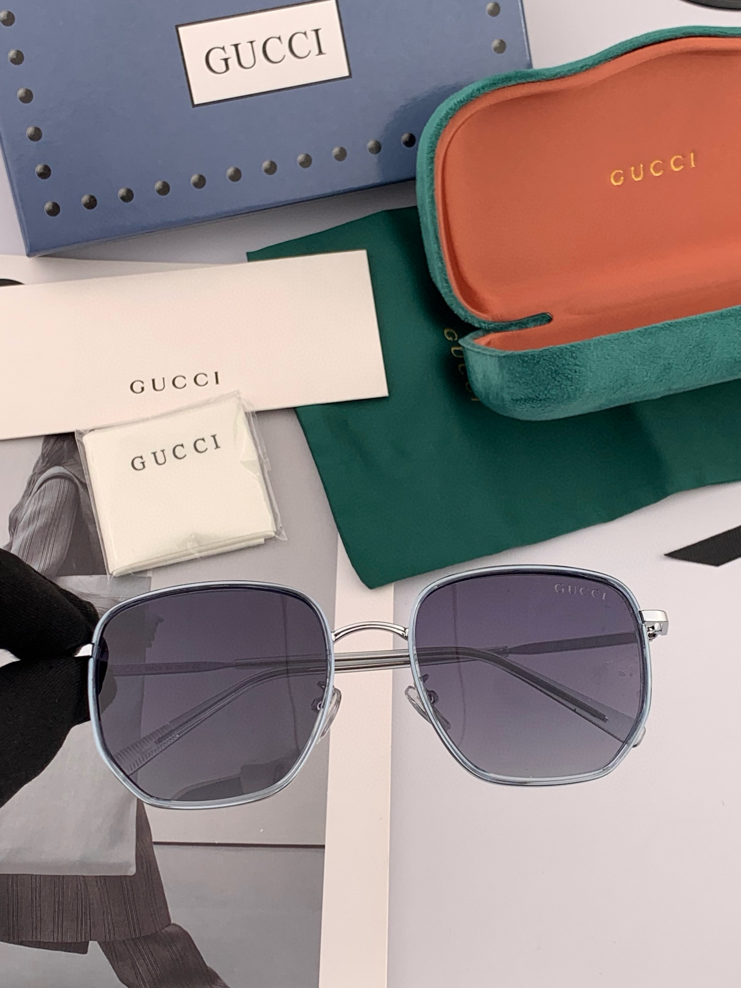 GUCCI 2025开春新款 最新款方框太阳镜 各路网红纷纷带起气场满分‼️ 俏皮甜美.上脸效果更佳.金