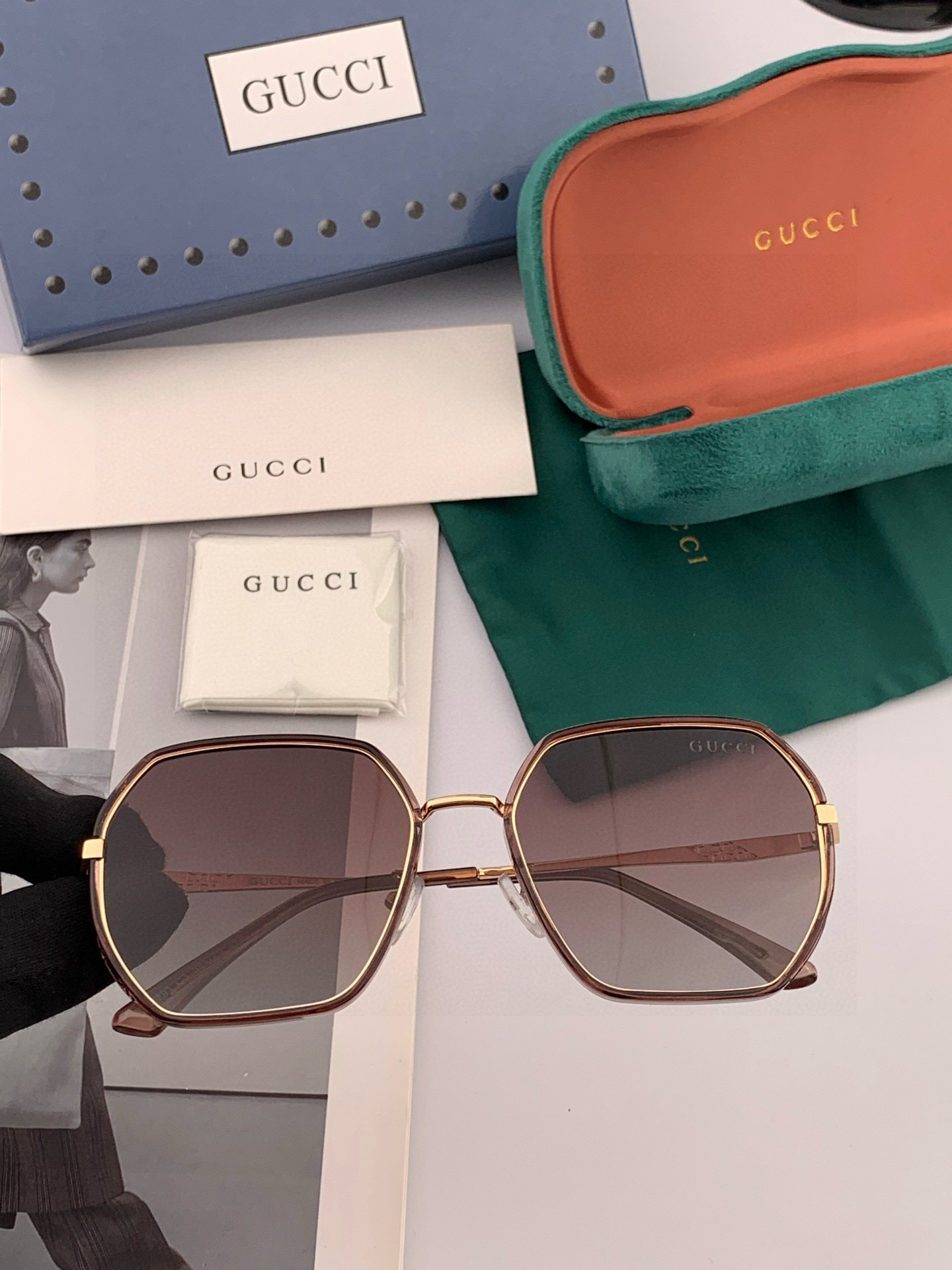 GUCCI 2025开春新款太阳镜 各路网红纷纷带起气场满分‼️ 俏皮甜美.上脸效果更佳.金属质感超好 
