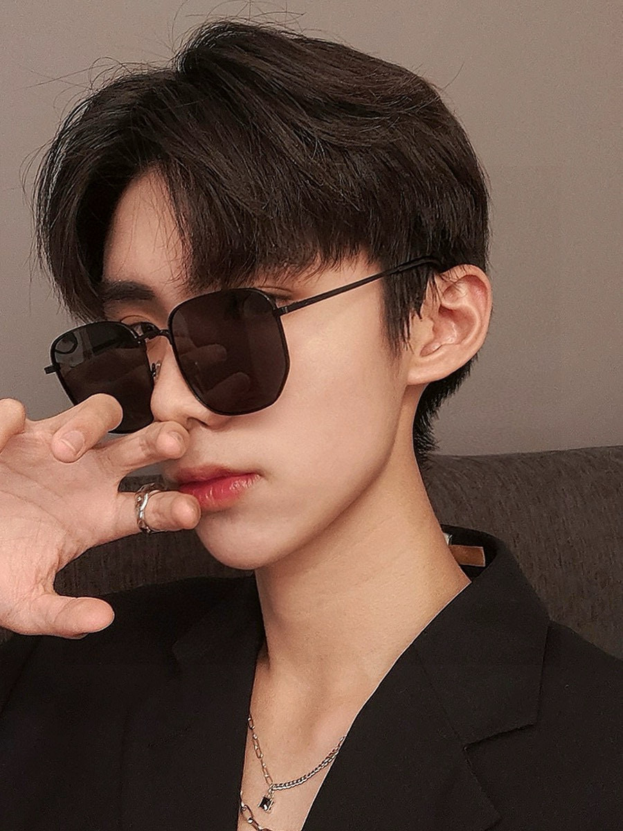 GUCCI-2025新款情侣款偏光太阳镜、完美品质，独特设计 适合各种脸型，‼️经典太阳镜 超个性 古典