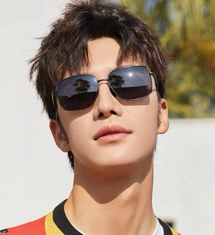 GUCCI 官网同步。 高品质男女款墨镜 👍 进口宝丽来偏光镜片 。蛤蟆镜 开车钓鱼都可 。型号：G83