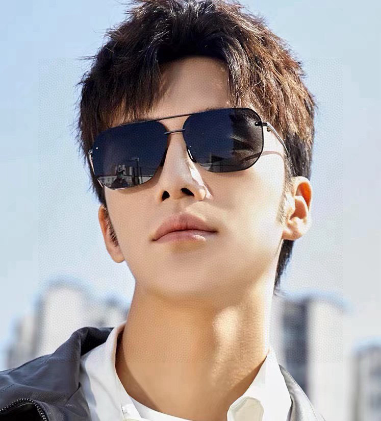 GUCCI 官网同步。 高品质男女款墨镜 👍 进口宝丽来偏光镜片 。蛤蟆镜 开车钓鱼都可 。型号：G02