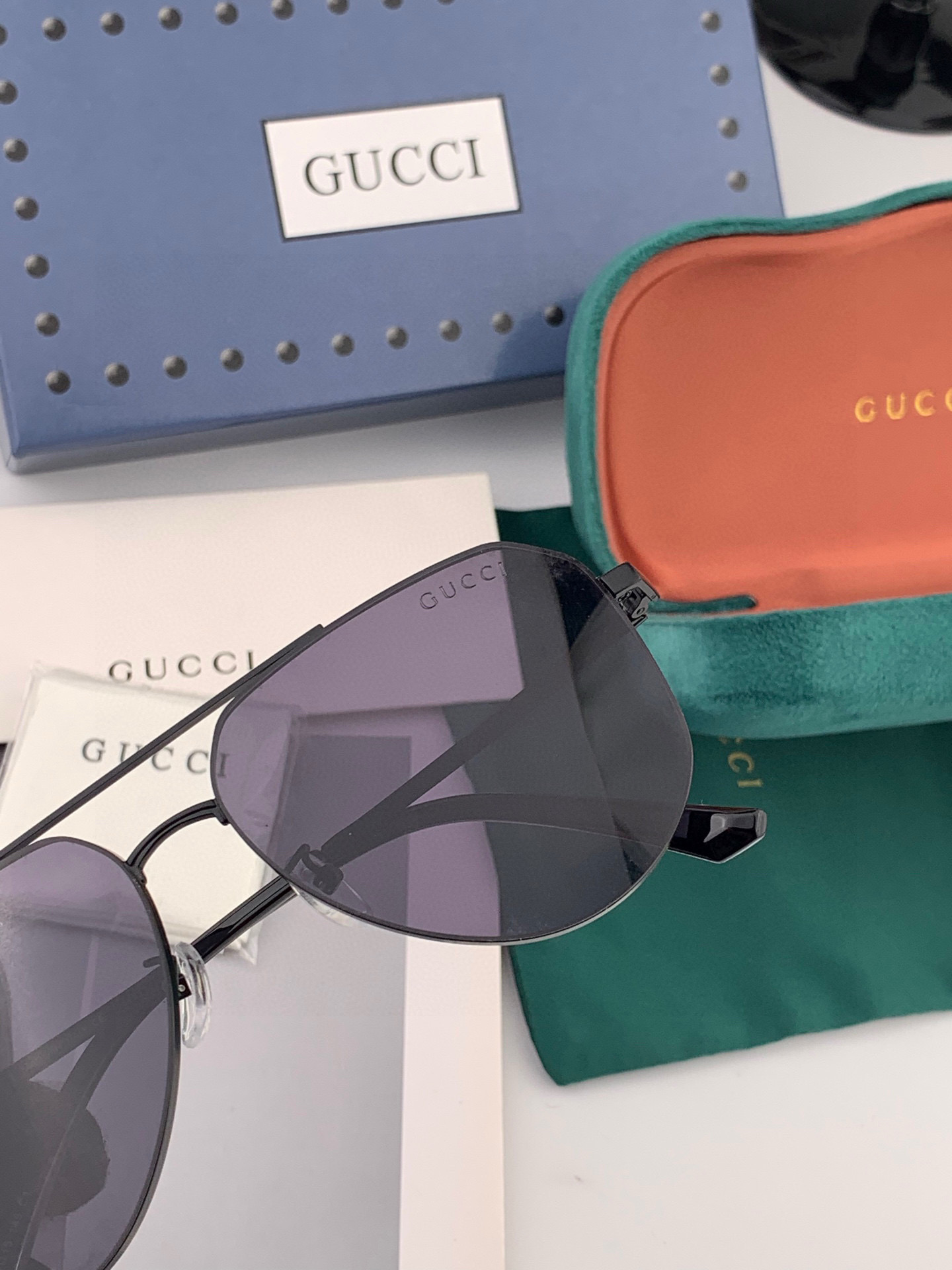 GUCCI 男款炫彩飞行员偏光太阳镜 ❤️材质：高清尼龙加厚卡槽高清偏光镜片 🌹无边框镜架💕颜👍