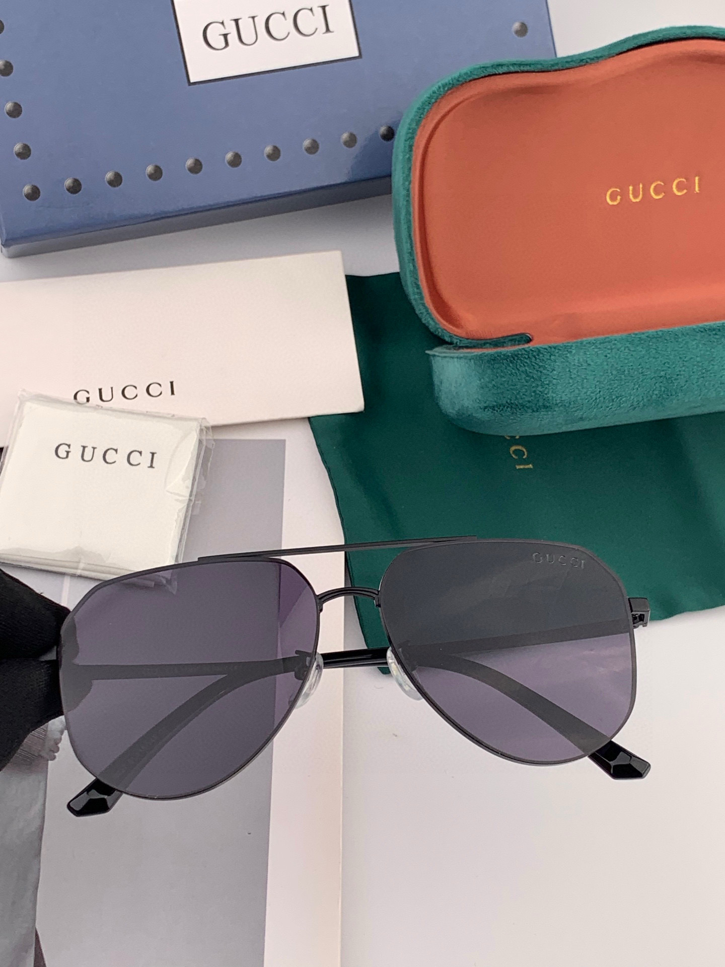 GUCCI 男款炫彩飞行员偏光太阳镜 ❤️材质：高清尼龙加厚卡槽高清偏光镜片 🌹无边框镜架💕颜👍