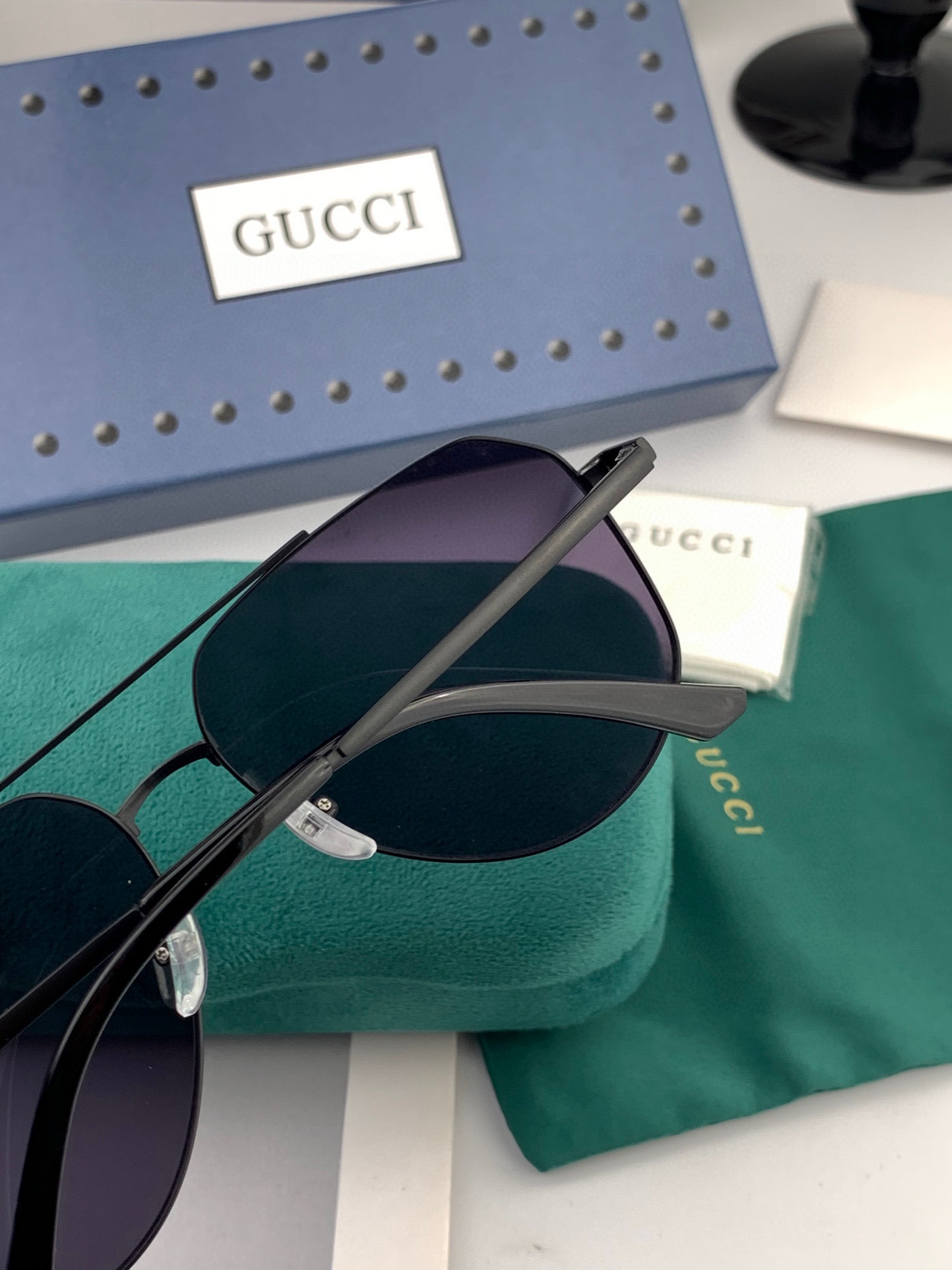 GUCCI 男款炫彩飞行员偏光太阳镜 ❤️材质：高清尼龙加厚卡槽高清偏光镜片 🌹无边框镜架💕颜👍