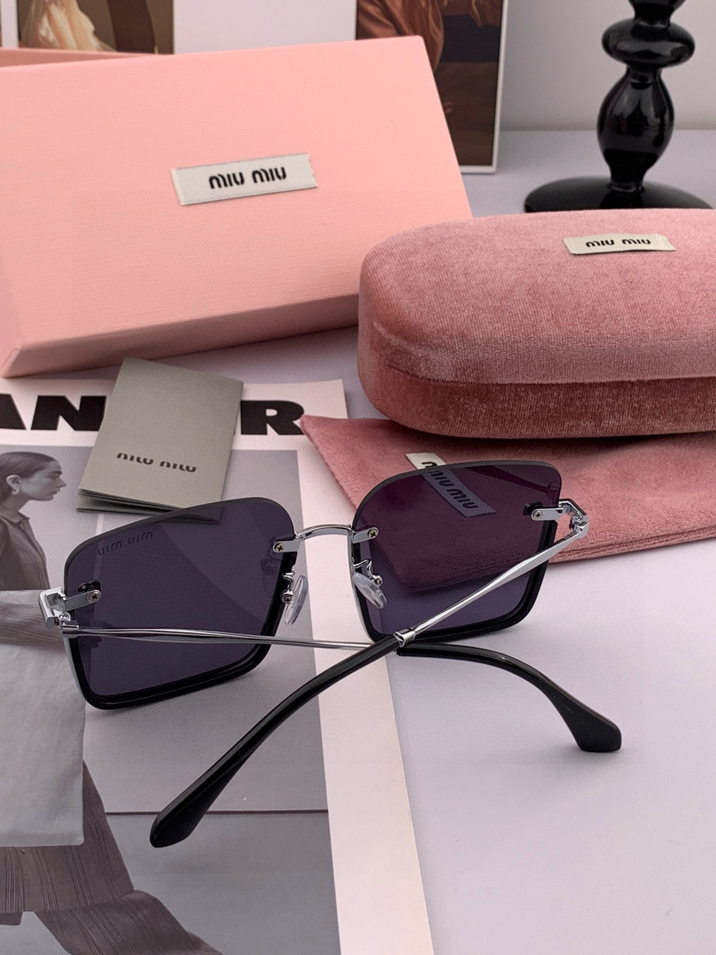 【miumiu偏光】😘新款🕶时尚高雅墨镜女士 太阳镜🥳打造沉稳架势，经典的版型与全新的创意相结👍不经意间