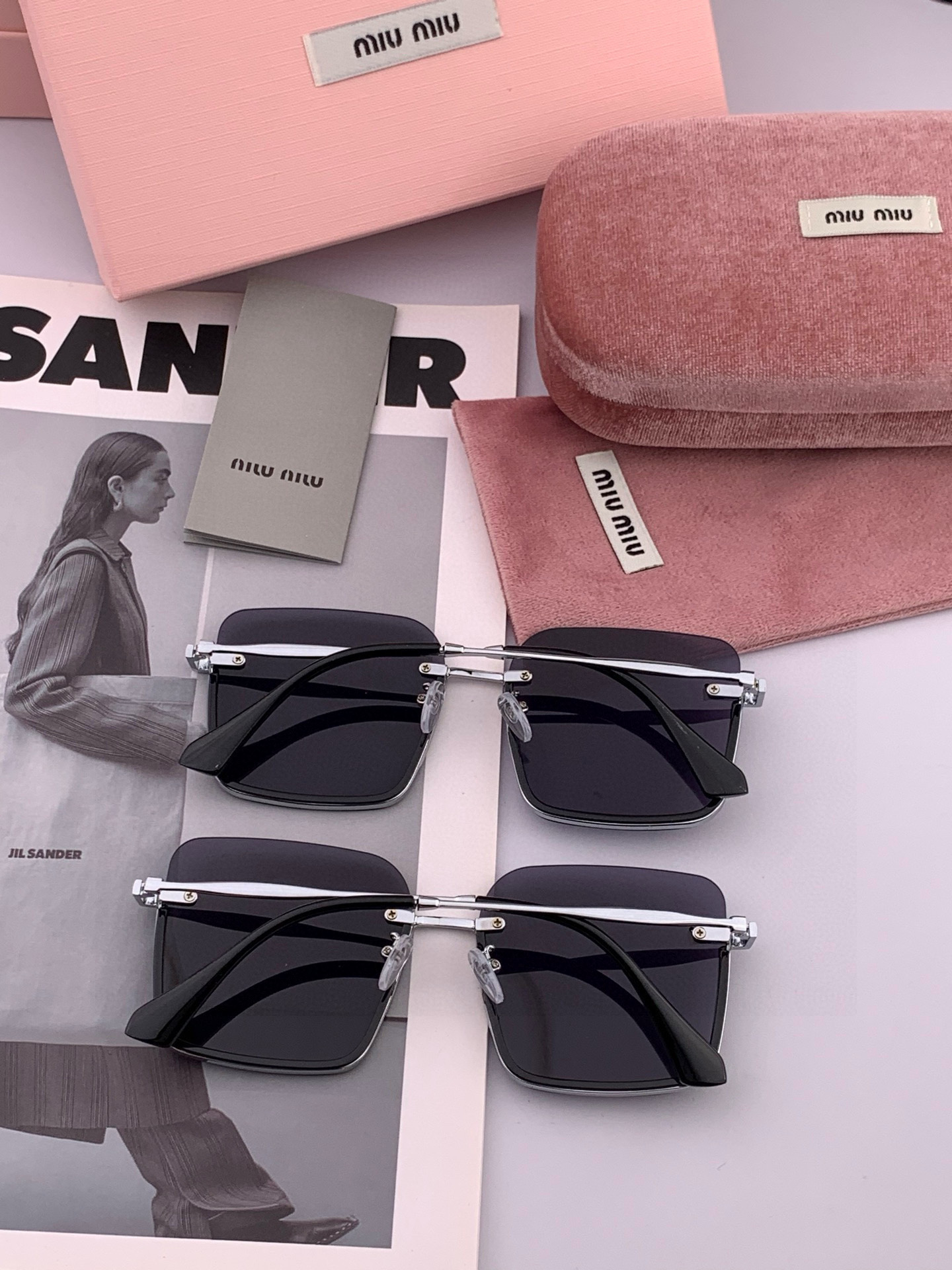 【miumiu偏光】😘新款🕶时尚高雅墨镜女士 太阳镜🥳打造沉稳架势，经典的版型与全新的创意相结👍不经意间