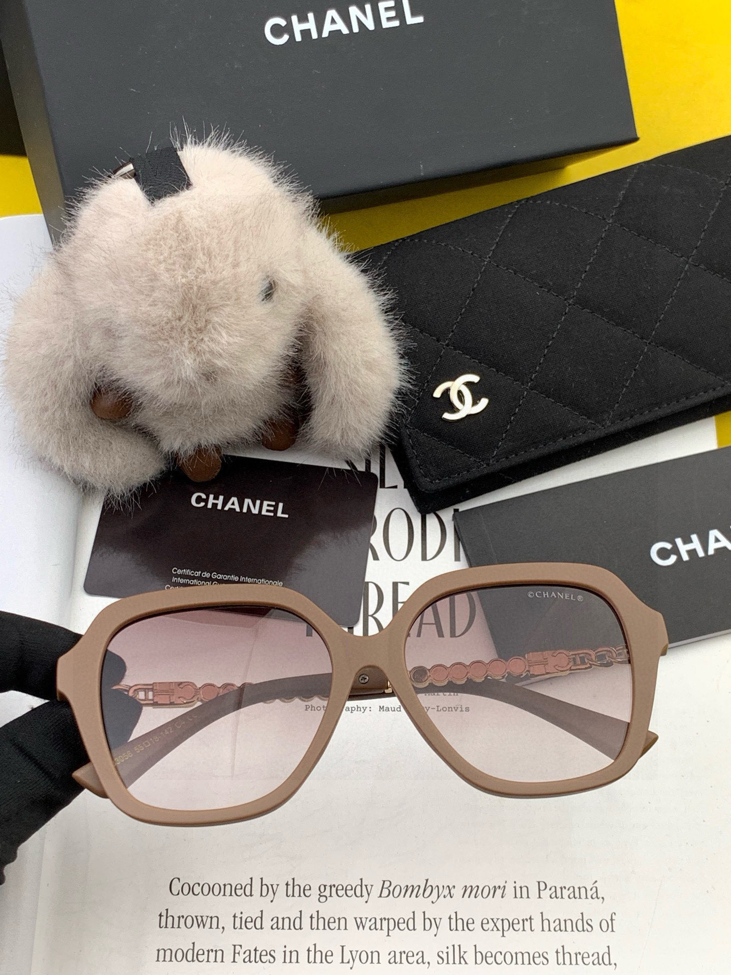 新品CHANEL 香奈儿太阳镜以独特魅力和前卫风格诠释春夏最新眼镜，质感超好佩带舒适 型号：CH6305