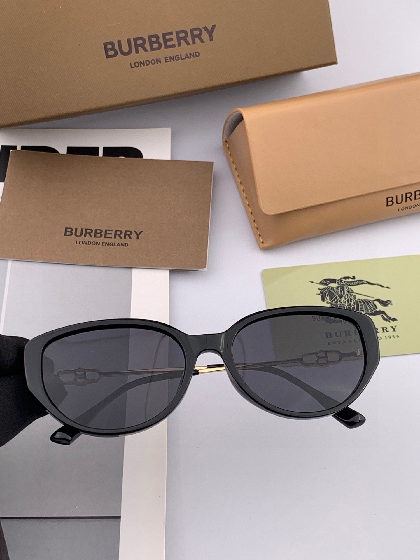 【偏光系列太阳镜】🎈原版出货 巴宝莉网红超爆款💙经典奢华全球风[强][酷][亲亲] 时尚方框太阳镜[得意