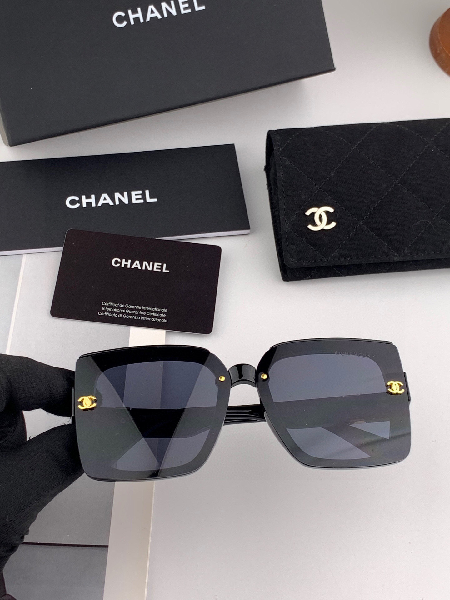 🔺CHANEL🔻2025官方早春新款，众多明星同款[色]香奈儿‼️‼️新款大框墨镜 ，🌈🌈宝丽来超清太阳