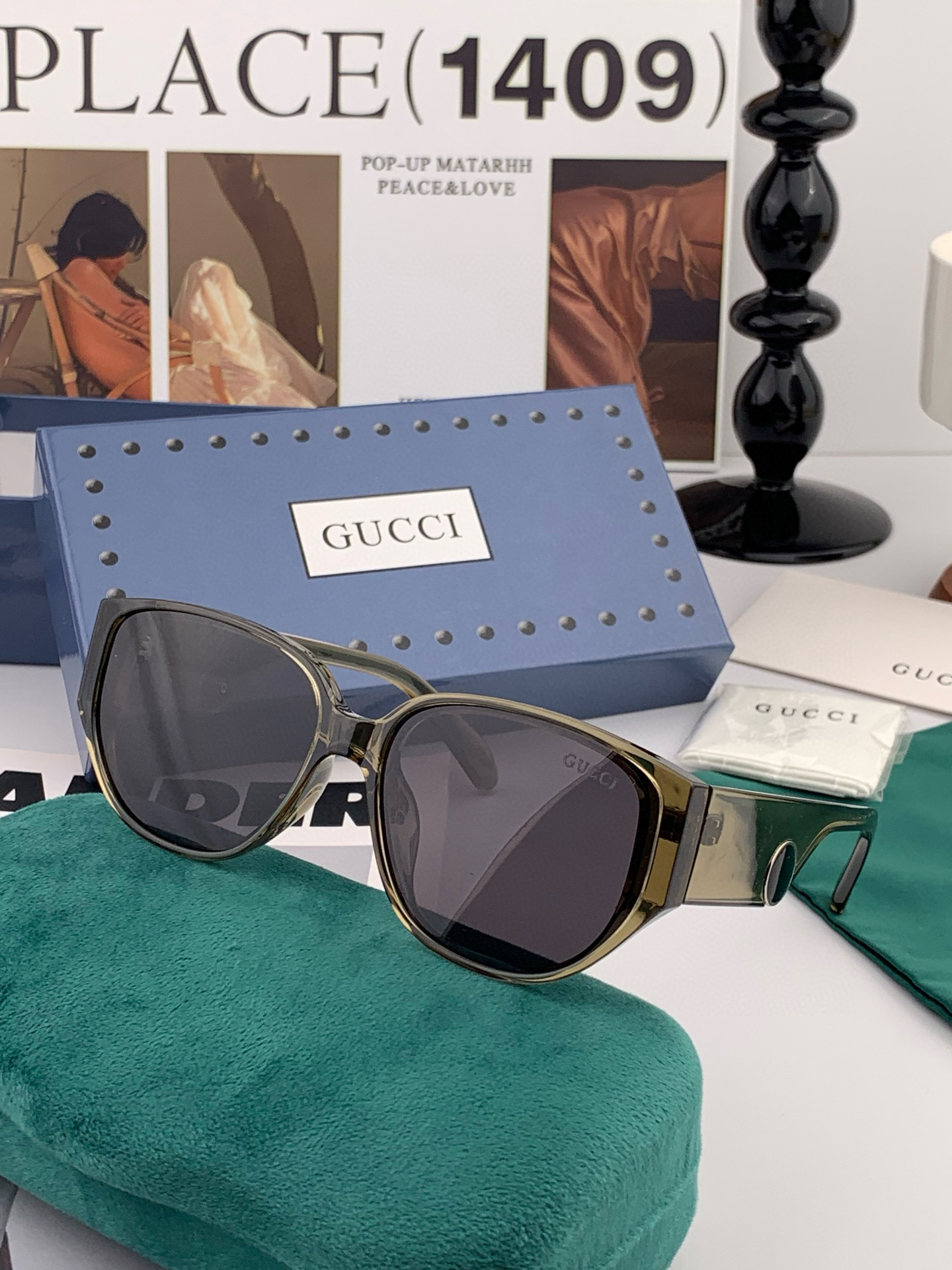 Gucci 经典的小框设计，不挑脸型，无论搭配大衣还是连衣裙都非常显气质尼龙偏光镜片预防紫外线 型号：G