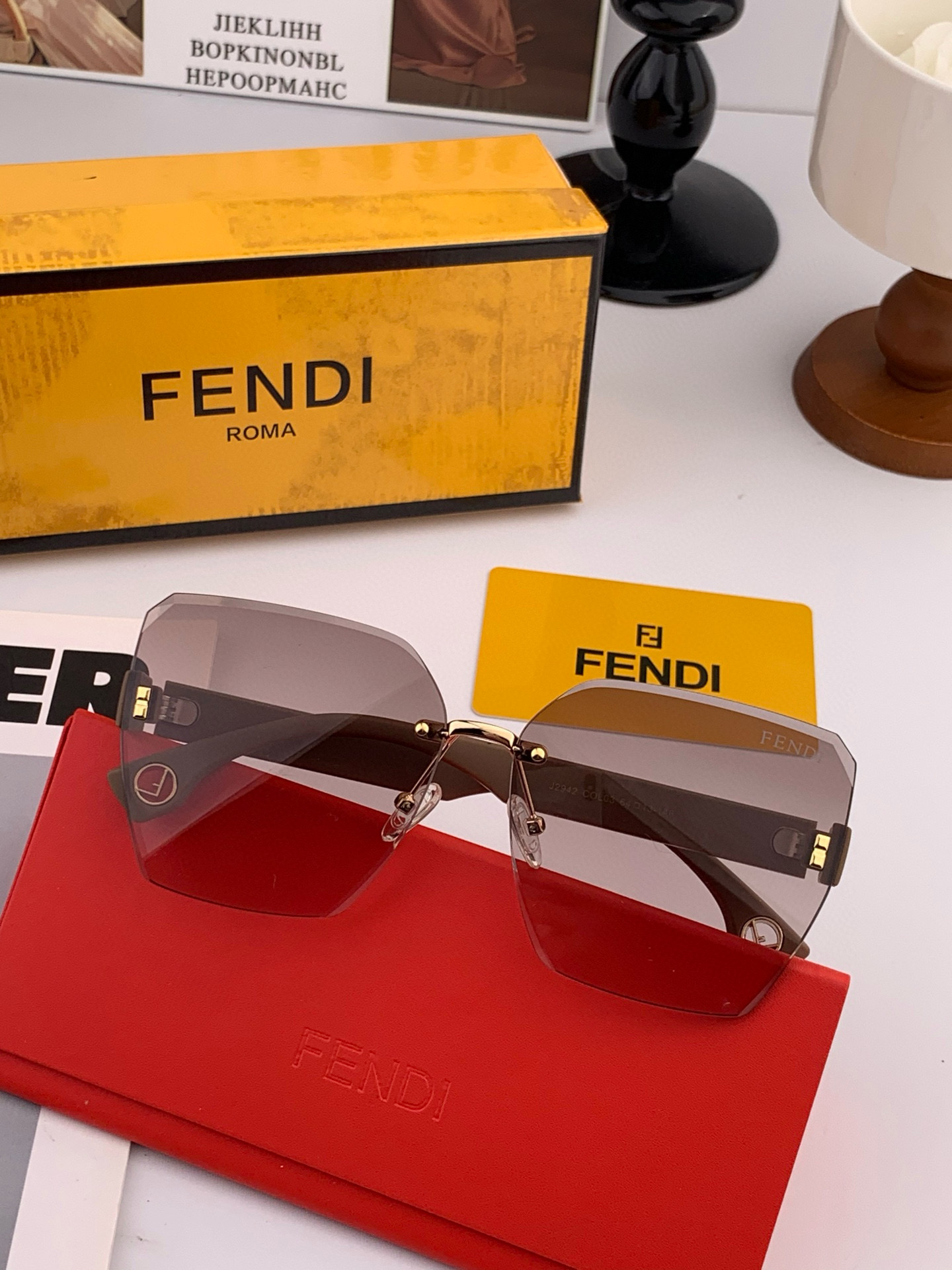 🔺 【芬迪】2025开春新款 潮流爆款 时尚方框偏光太阳镜 高品质 佩戴舒适 网红潮款墨镜 女士高清偏光