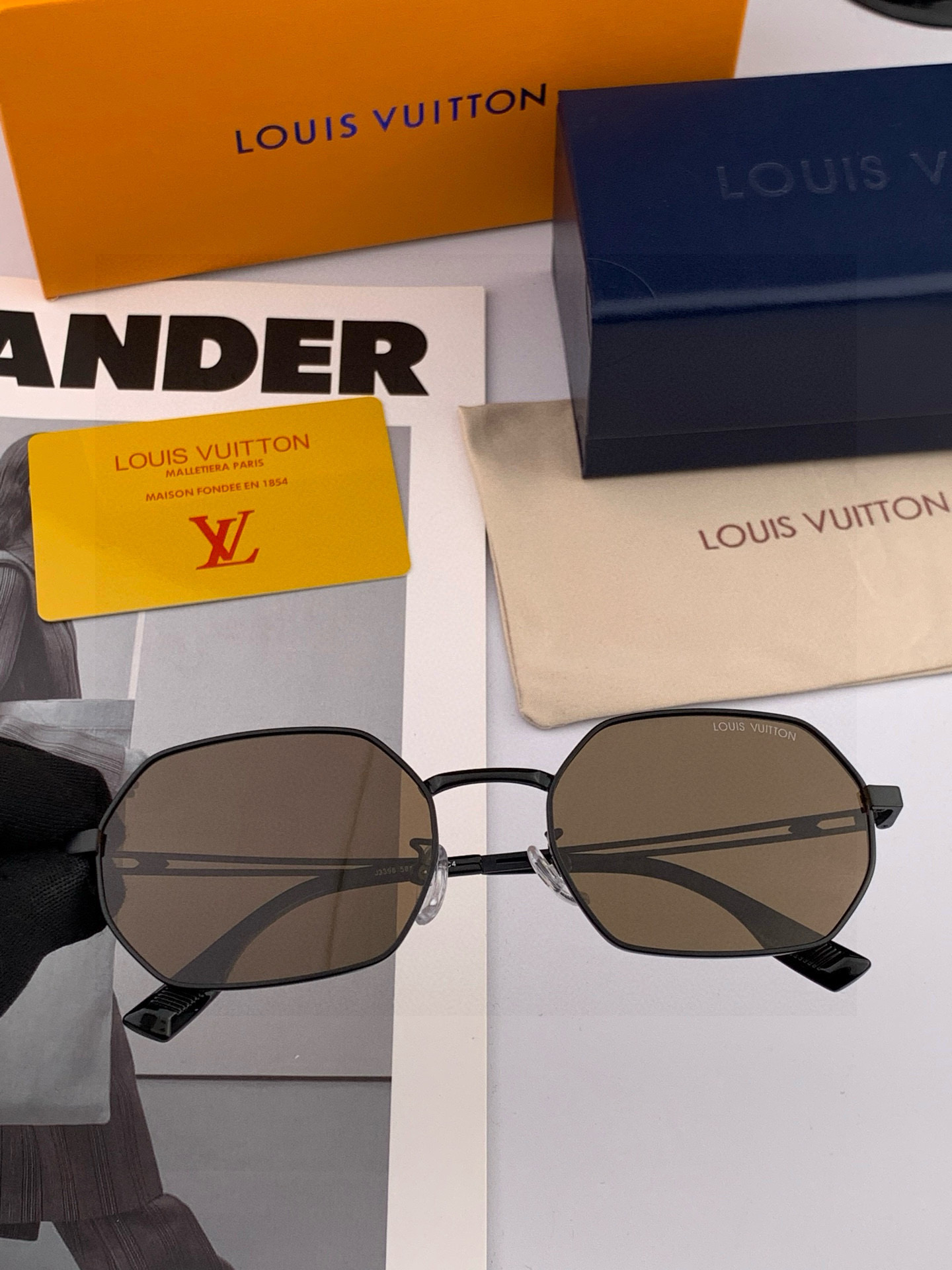 Lv 。 高品质男女款墨镜 👍 进口宝丽来偏光镜片 。蛤蟆镜 开车钓鱼都可 。百搭显瘦墨镜韩版男士飞行员