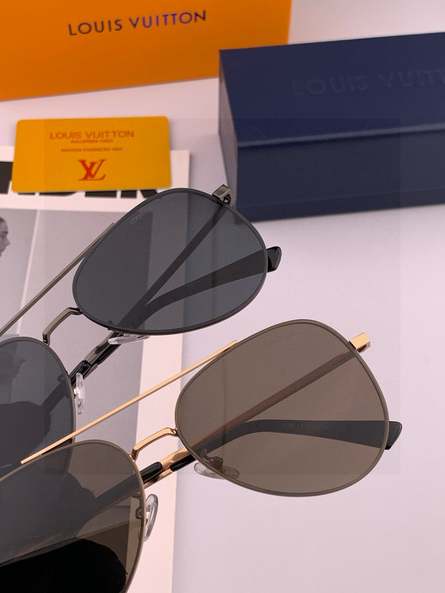 LV 男款炫彩飞行员偏光太阳镜 ❤️材质：高清尼龙加厚卡槽高清偏光镜片 🌹无边框镜架💕颜👍型号：L189