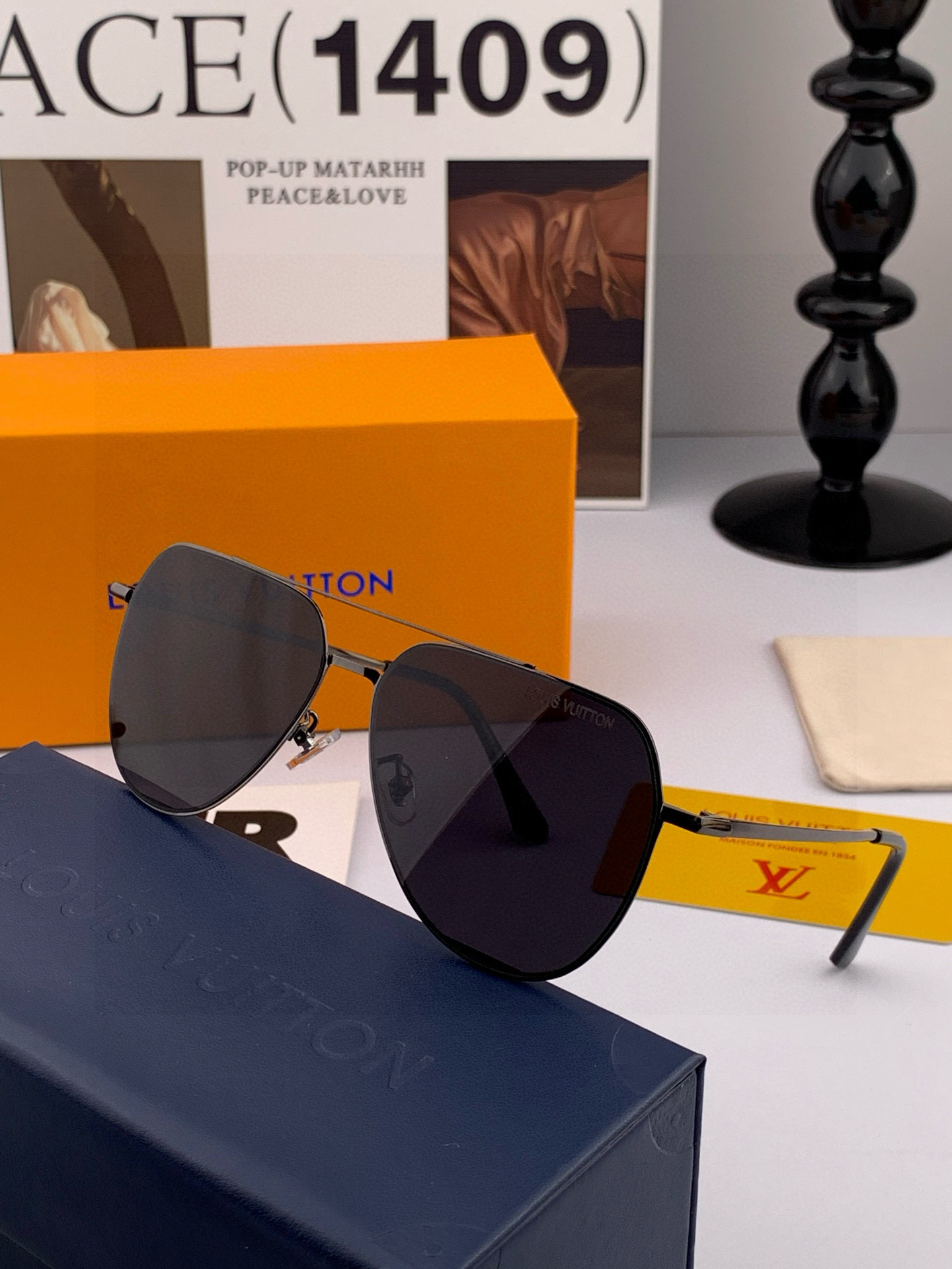 ♦️LV 2025新款男女情侣款太阳镜多边形墨镜iP电镀永不褪色 超轻超有弹性整幅眼镜无螺丝重要的是压不