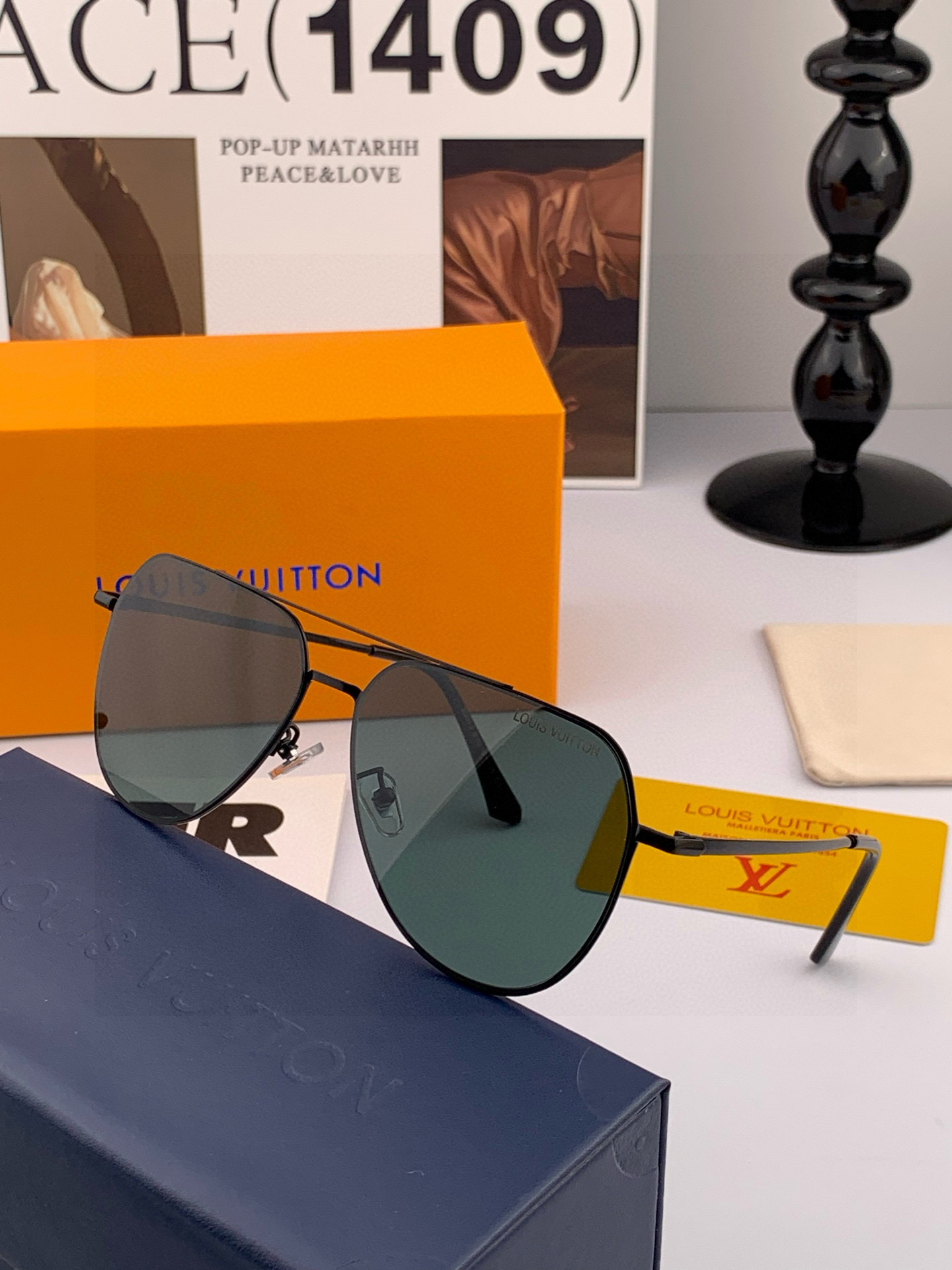 ♦️LV 2025新款男女情侣款太阳镜多边形墨镜iP电镀永不褪色 超轻超有弹性整幅眼镜无螺丝重要的是压不