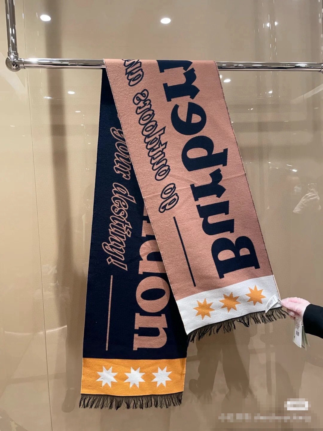 【柜姐实拍】揭秘这款为何能出道既是巅峰！这么好看的风格谁能拒绝！丝毛质地！最经典的斜纹织造工艺！垂坠感特