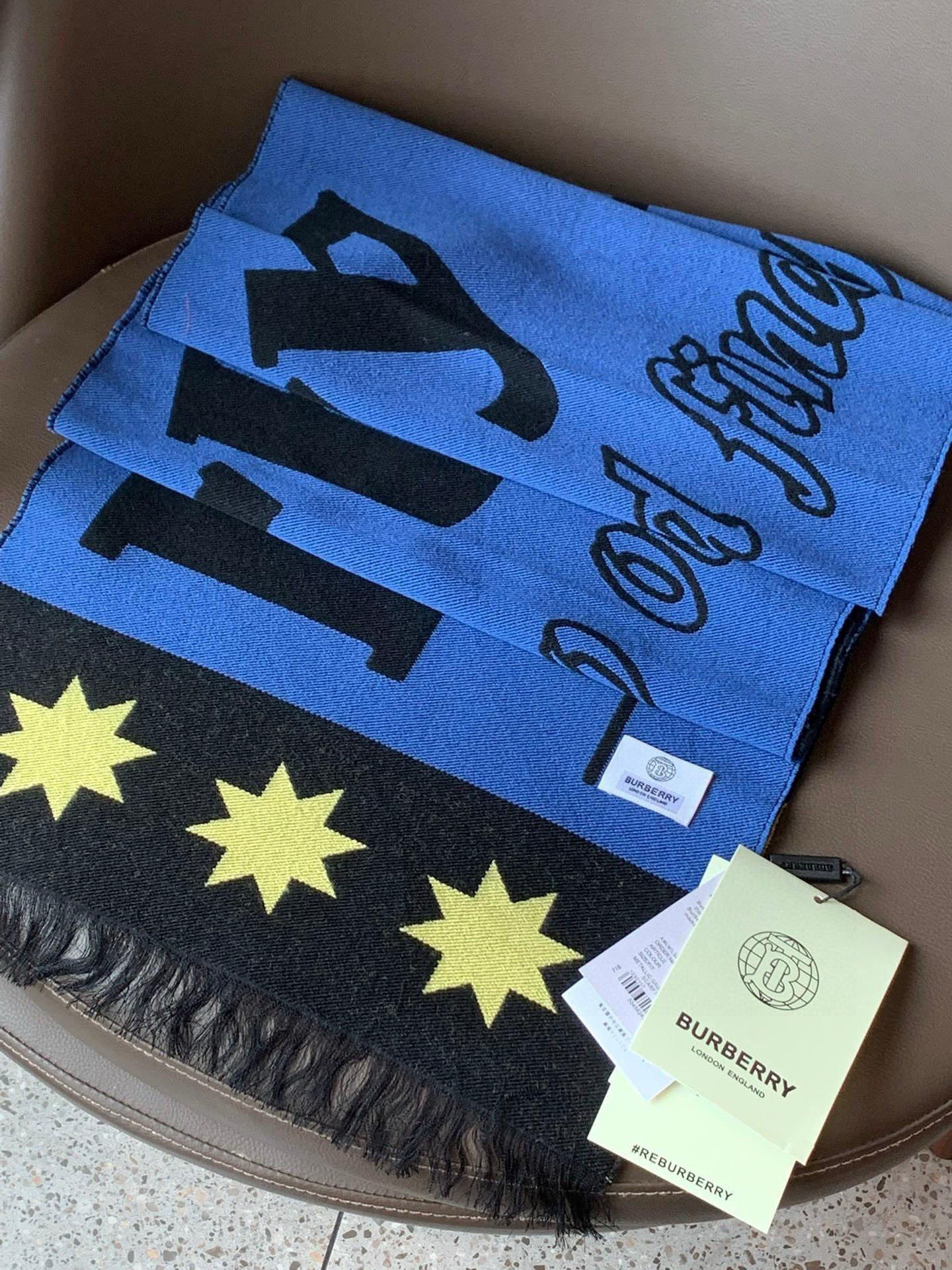 【柜姐实拍】揭秘这款为何能出道既是巅峰！这么好看的风格谁能拒绝！丝毛质地！最经典的斜纹织造工艺！垂坠感特