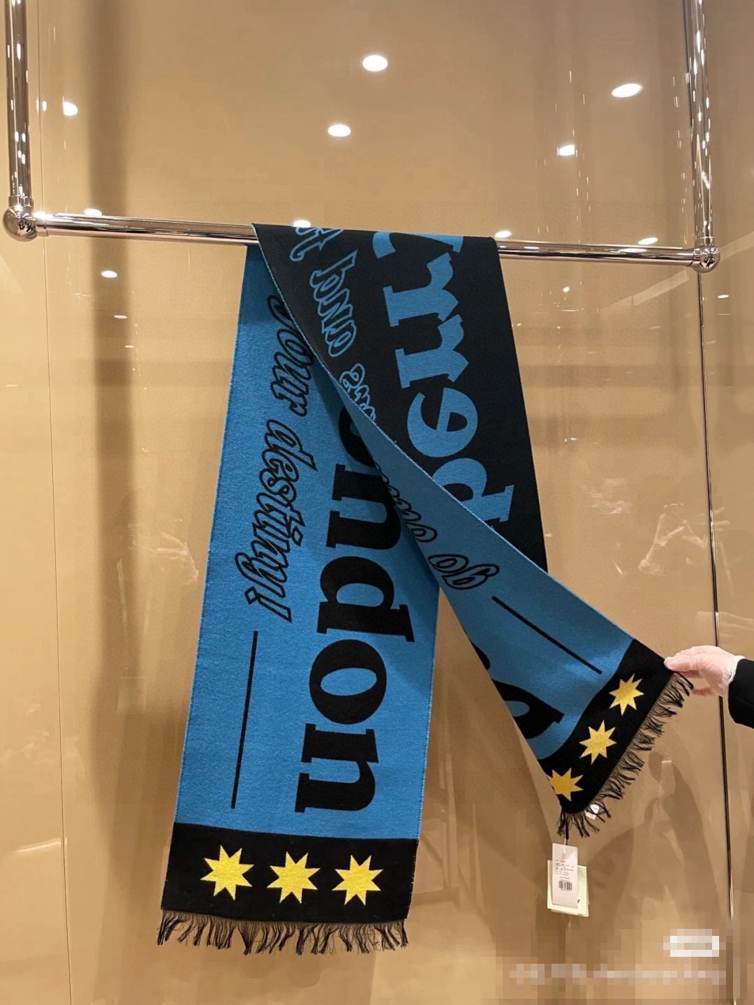 【柜姐实拍】揭秘这款为何能出道既是巅峰！这么好看的风格谁能拒绝！丝毛质地！最经典的斜纹织造工艺！垂坠感特