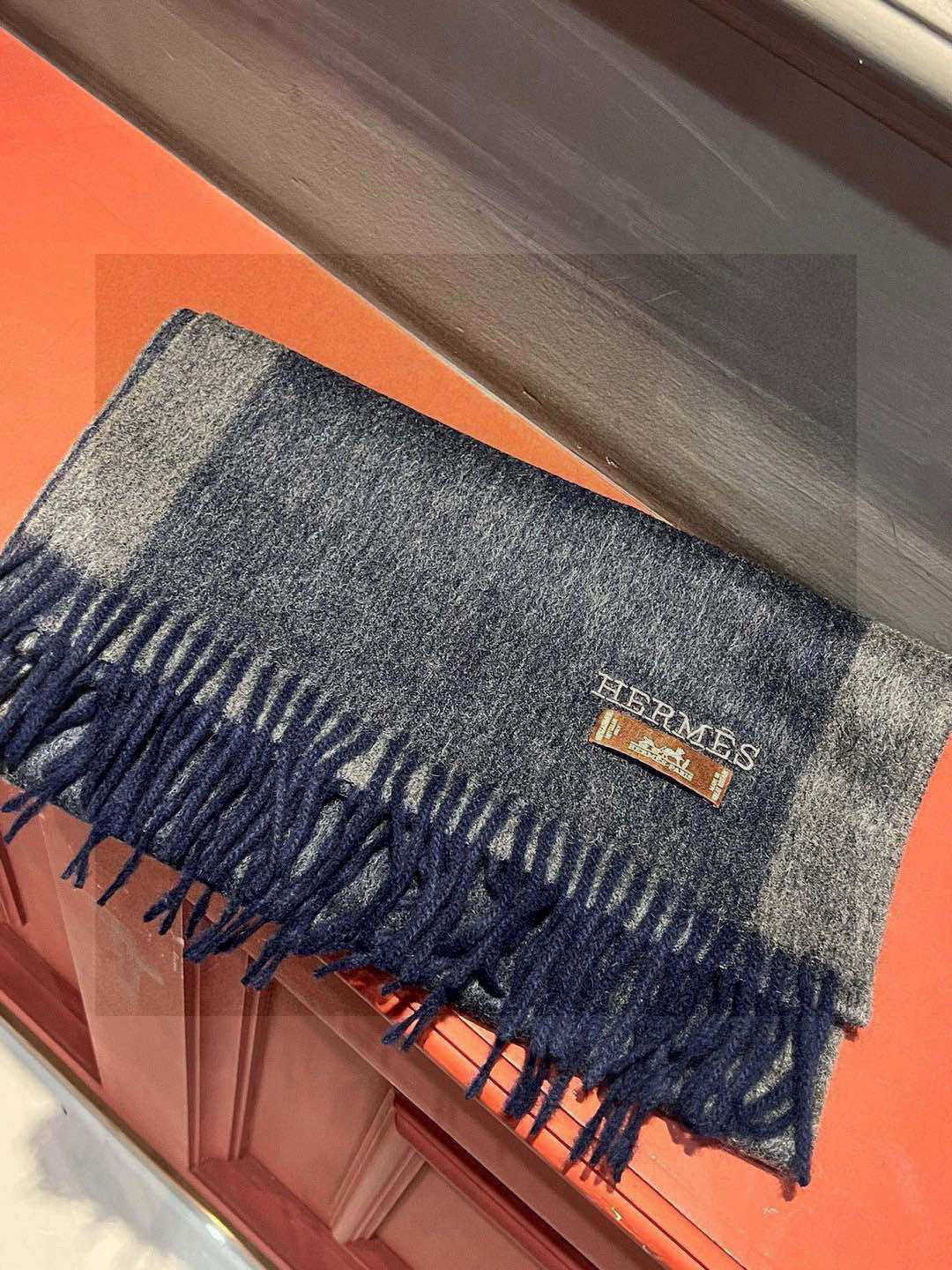 ✨✨太美了😍 爱马仕 情侣款 美到要尖叫😱专柜最新款🎊英伦欧美范儿 又是一款即时尚又实用的大围巾&长巾，