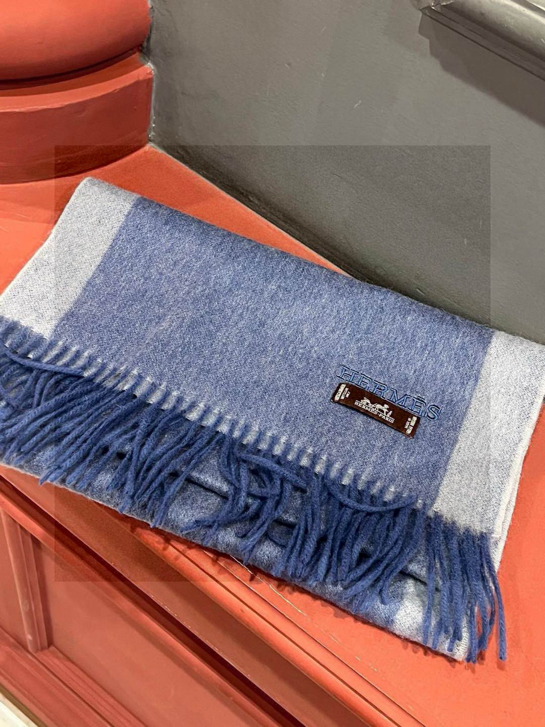 ✨✨太美了😍 爱马仕 情侣款 美到要尖叫😱专柜最新款🎊英伦欧美范儿 又是一款即时尚又实用的大围巾&长巾，