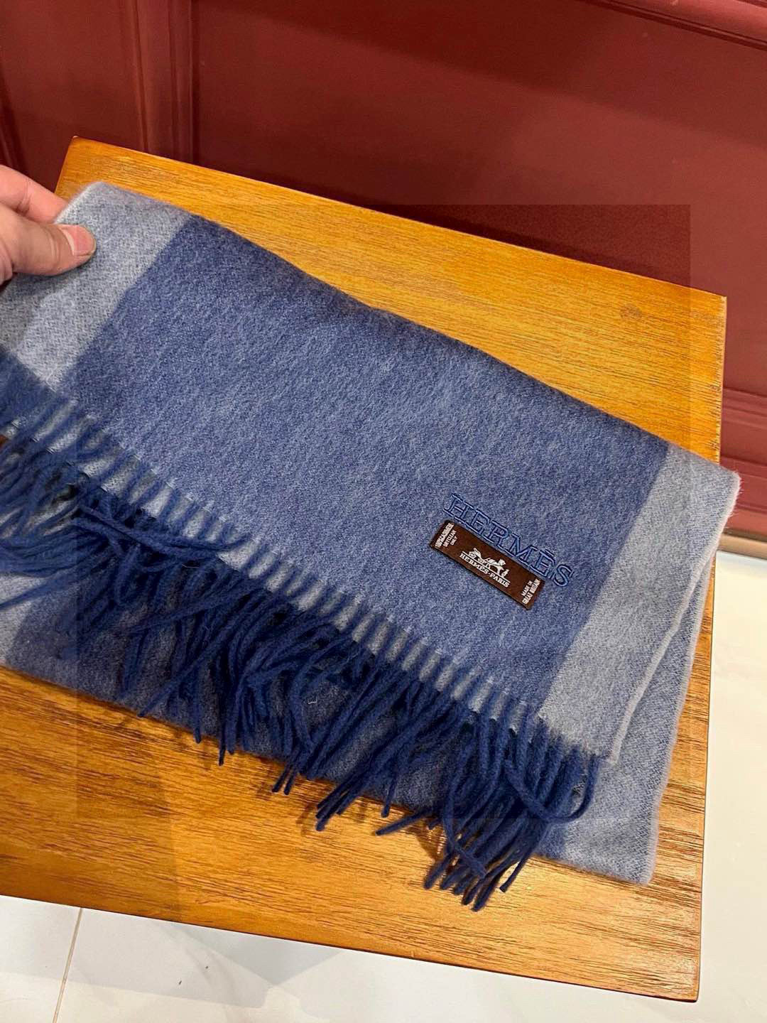 ✨✨太美了😍 爱马仕 情侣款 美到要尖叫😱专柜最新款🎊英伦欧美范儿 又是一款即时尚又实用的大围巾&长巾，