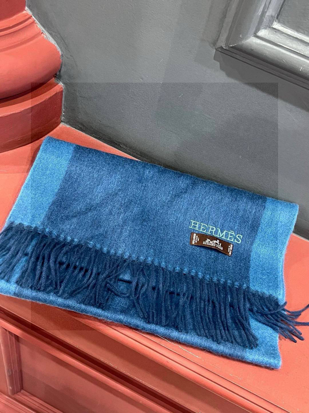 ✨✨太美了😍 爱马仕 情侣款 美到要尖叫😱专柜最新款🎊英伦欧美范儿 又是一款即时尚又实用的大围巾&长巾，