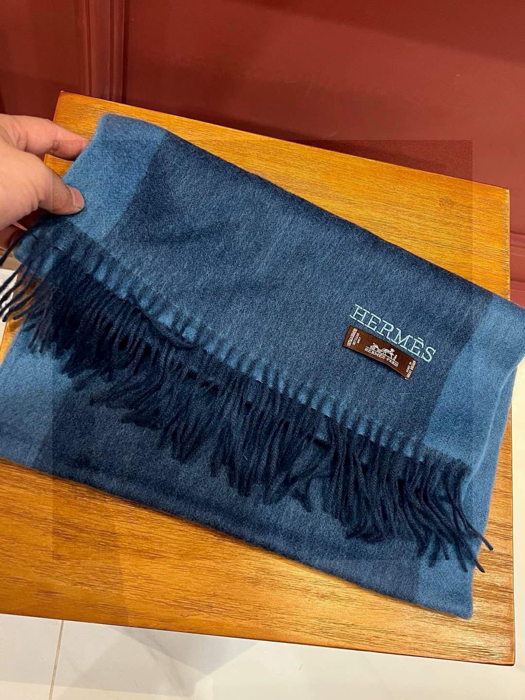 ✨✨太美了😍 爱马仕 情侣款 美到要尖叫😱专柜最新款🎊英伦欧美范儿 又是一款即时尚又实用的大围巾&长巾，