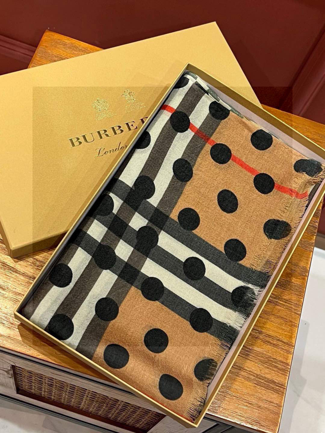 巴宝莉 官网最最新款 💟 度假及日常都非常好搭配的款😍订单私流 一看到就想去度假‼️平时穿搭也非常好搭配