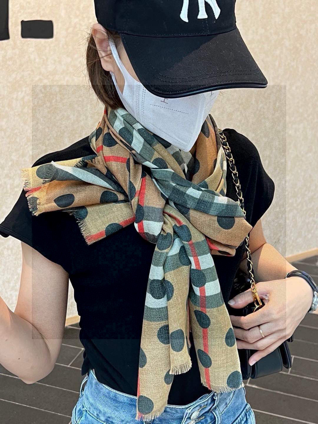 巴宝莉 官网最最新款 💟 度假及日常都非常好搭配的款😍订单私流 一看到就想去度假‼️平时穿搭也非常好搭配