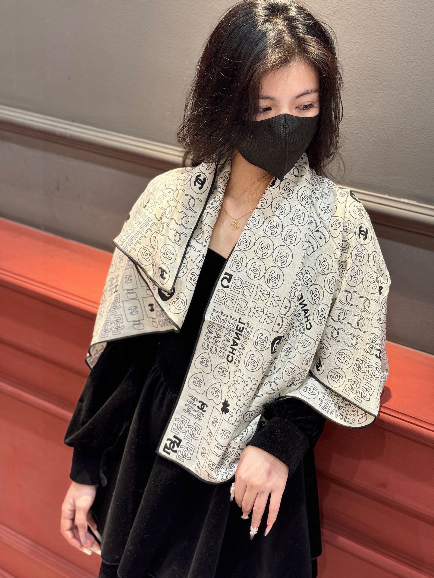 上新❤️【2025Chanel】 经典茶花优雅Coco风，Chanel最新菱格丝绒大方巾~气质到骨子里，