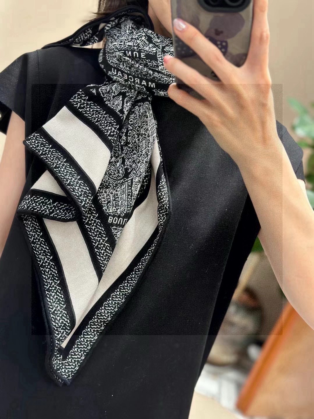 Dior ❤【️巴黎地图】黄金尺寸110*110双面同色丝绒方巾 不爱140繁复尺寸的姐妹可以选择110