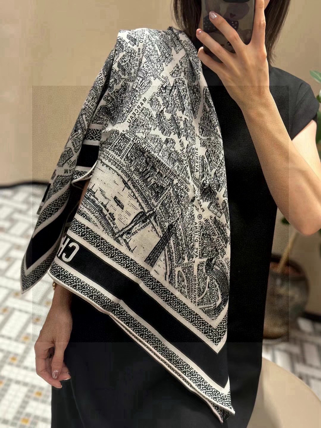 Dior ❤【️巴黎地图】黄金尺寸110*110双面同色丝绒方巾 不爱140繁复尺寸的姐妹可以选择110