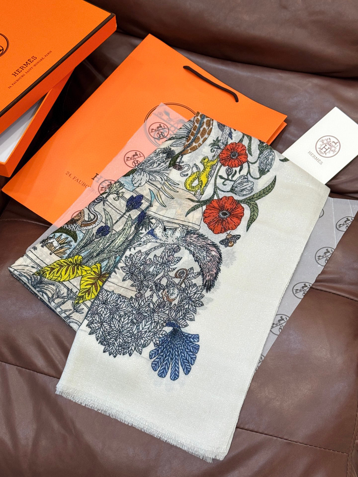 会发光发亮的围巾 羊绒新款🆕👏买了都说好看‼️推荐💕爱马仕双面同色羊绒方巾，【奇珍乐园】顶级工艺超值‼️