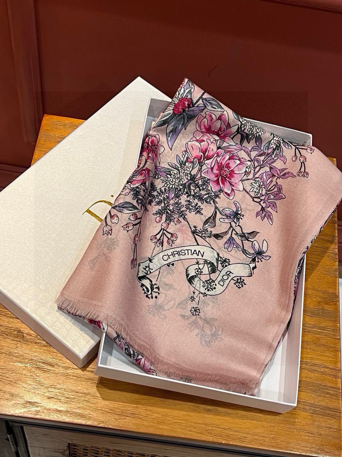 会发光发亮的围巾💃🏻💃🏻D家【D花香明媚】‼️抢‼️VIP推荐 ‼️👍下手一定要快【高端 大爱 ‼️纯羊