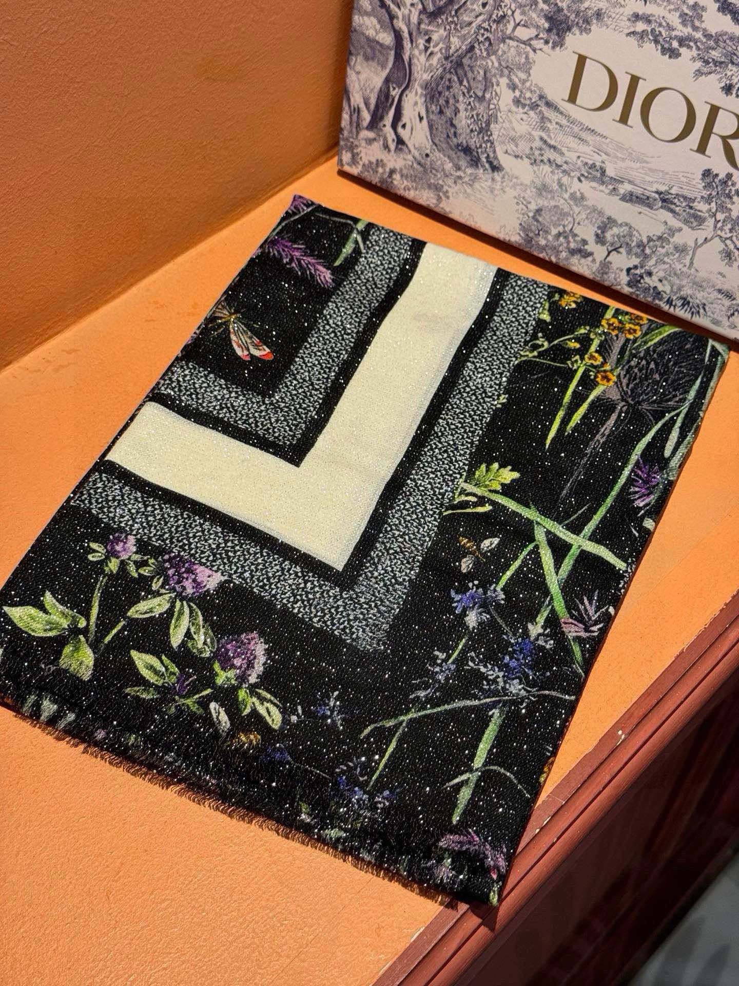 （会发光发亮的围巾）💃🏻💃🏻D家【D太阳女神银丝长巾】‼️抢‼️VIP推荐 ‼️👍下手一定要快【高端 大