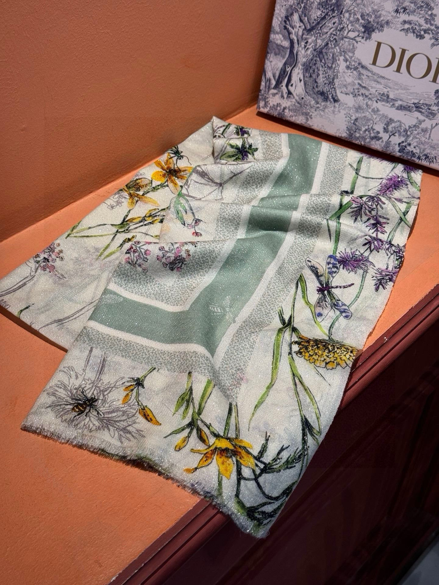 （会发光发亮的围巾）💃🏻💃🏻D家【D太阳女神银丝长巾】‼️抢‼️VIP推荐 ‼️👍下手一定要快【高端 大