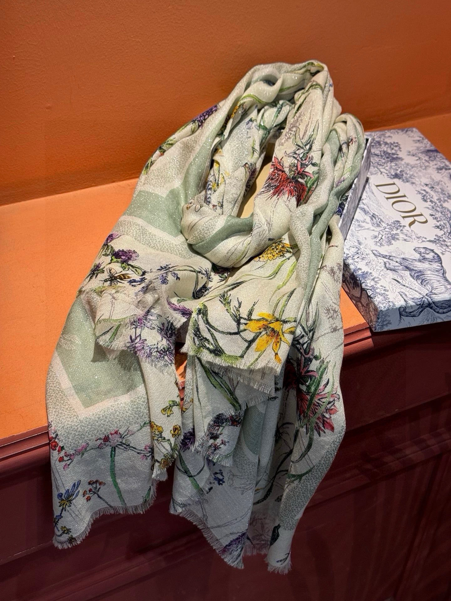 （会发光发亮的围巾）💃🏻💃🏻D家【D太阳女神银丝长巾】‼️抢‼️VIP推荐 ‼️👍下手一定要快【高端 大