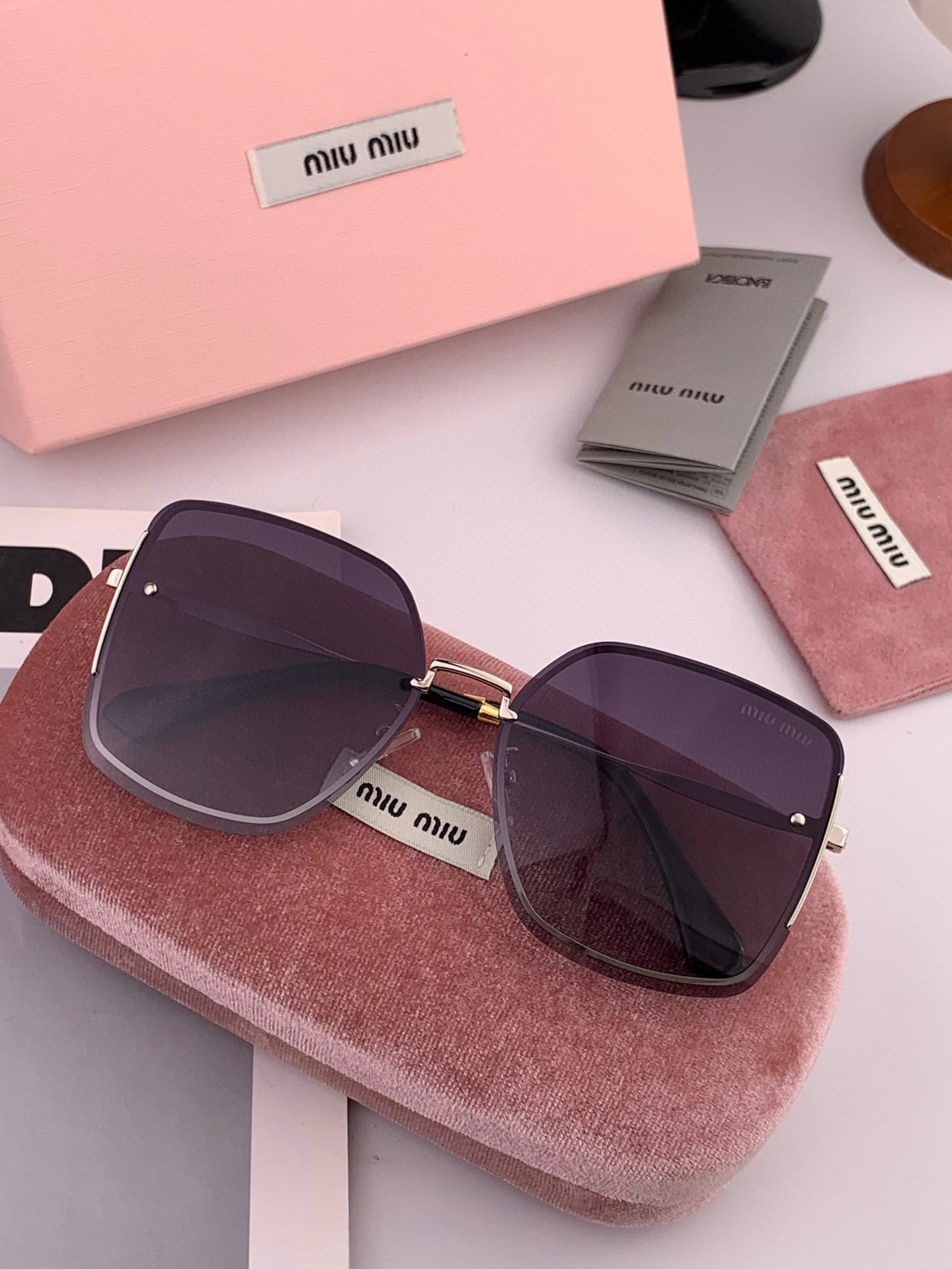 🔺 【缪缪 TR偏光太阳镜】2025开春新款 潮流爆款 时尚方框偏光太阳镜 高品质 佩戴舒适 网红潮款墨