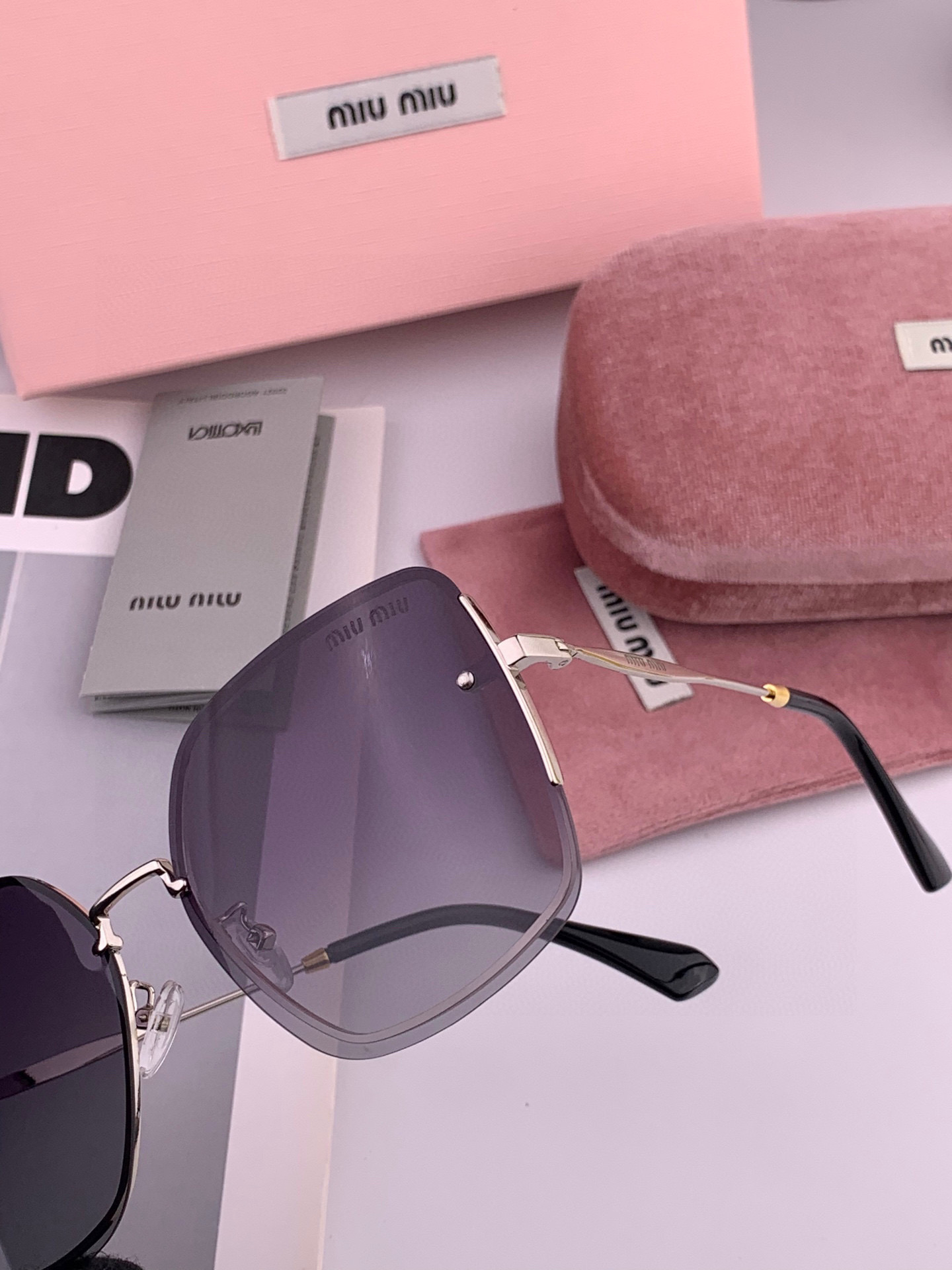 🔺 【缪缪 TR偏光太阳镜】2025开春新款 潮流爆款 时尚方框偏光太阳镜 高品质 佩戴舒适 网红潮款墨