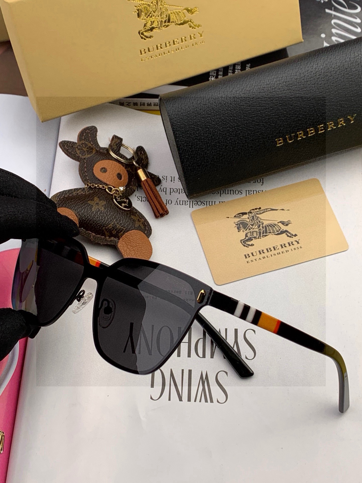 巴宝莉 新款连体驶驾镜墨镜出行必众备多明星同款 太阳镜 男女太士阳镜飞行 型号：B8809