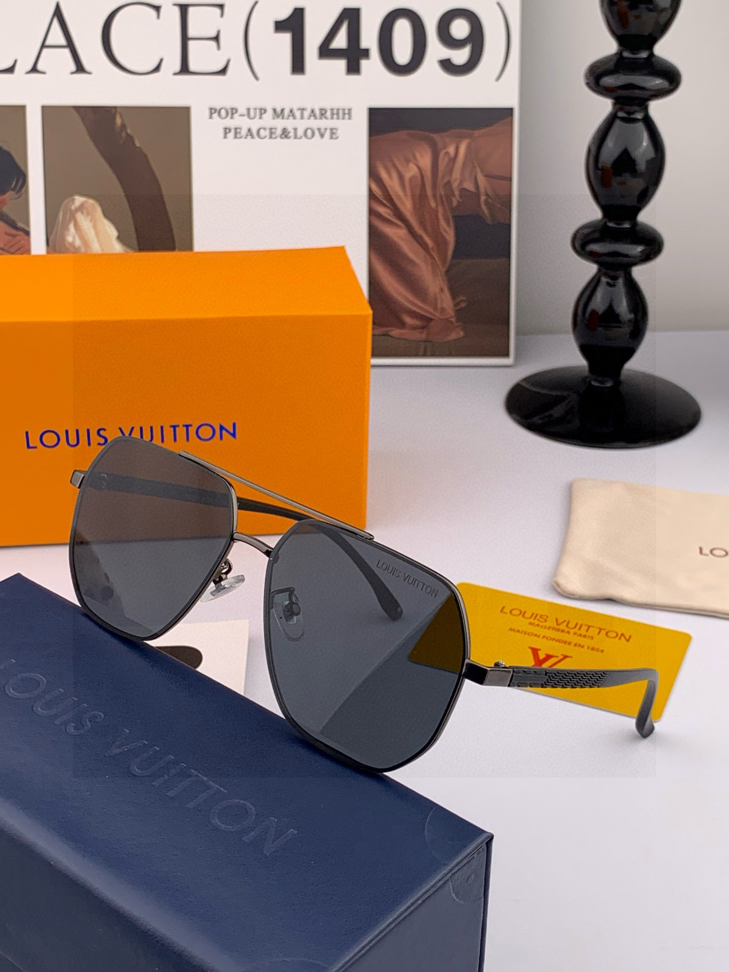 LV 男款炫彩飞行员偏光太阳镜 ❤️材质：高清尼龙加厚卡槽高清偏光镜片 🌹无边框镜架💕颜👍型号：L089