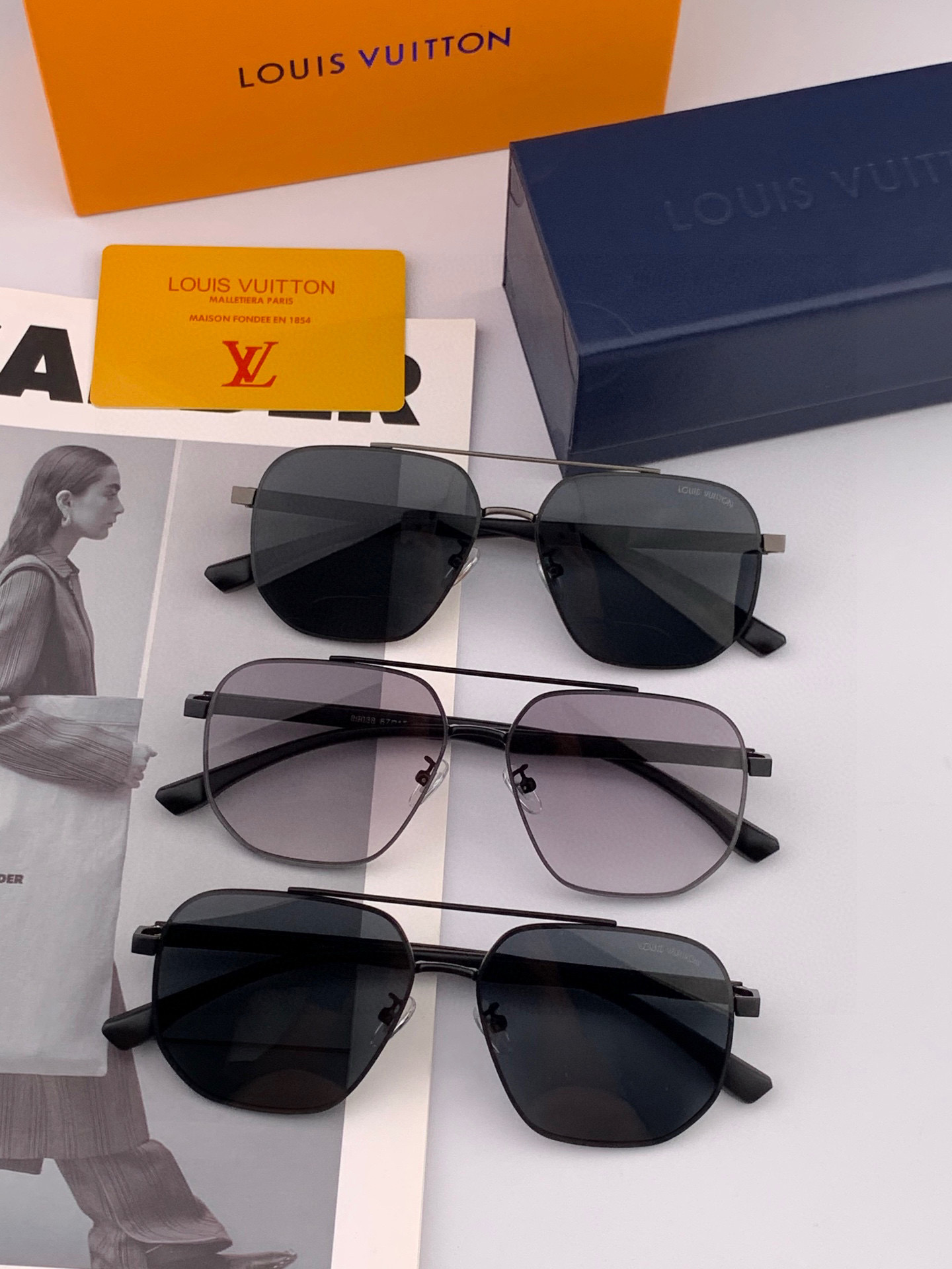 LV 男款炫彩飞行员偏光太阳镜 ❤️材质：高清尼龙加厚卡槽高清偏光镜片 🌹无边框镜架💕颜👍型号：L889