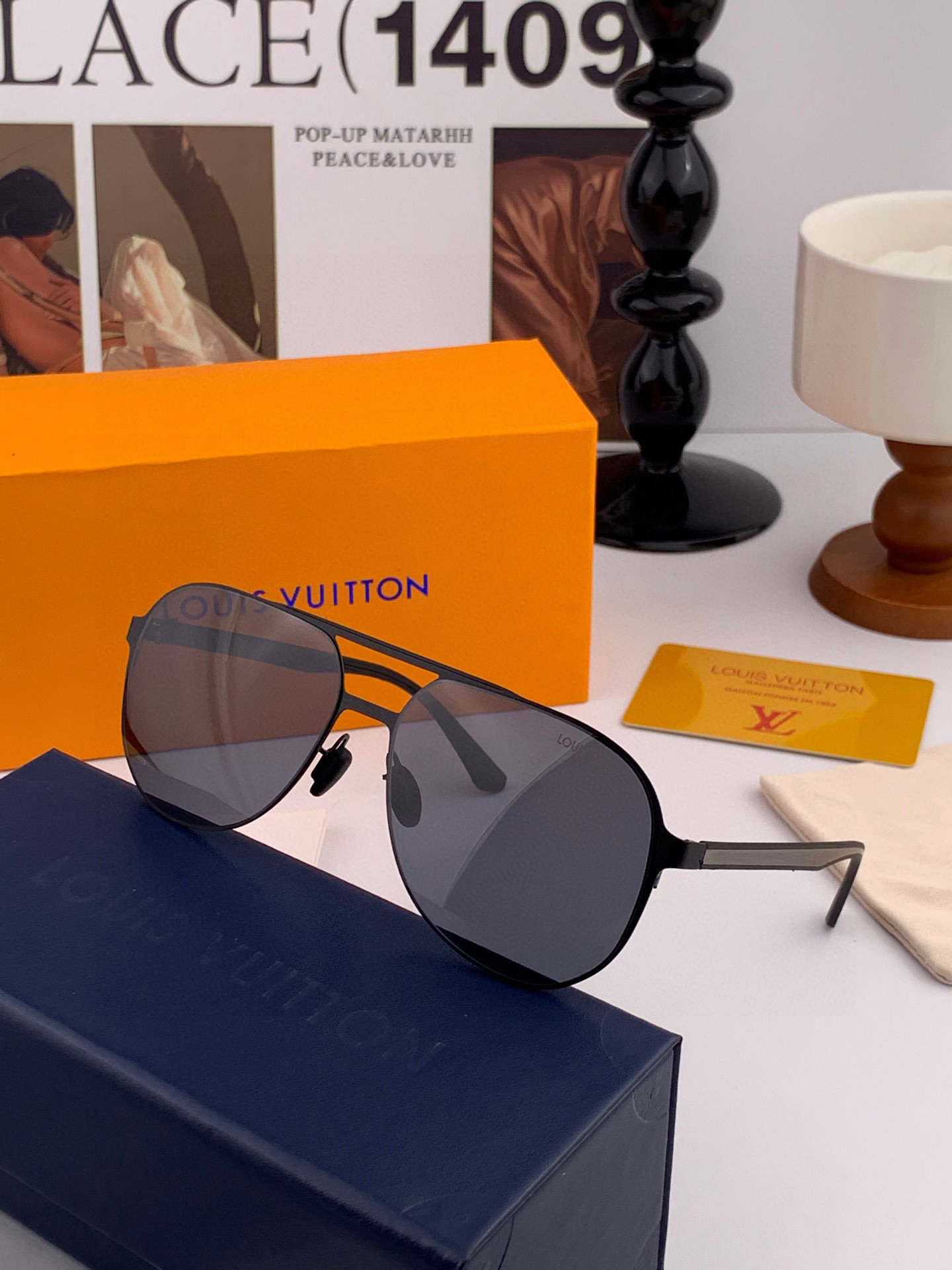 LV 男款炫彩飞行员偏光太阳镜 ❤️材质：高清尼龙加厚卡槽高清偏光镜片 🌹无边框镜架💕颜👍型号：L522
