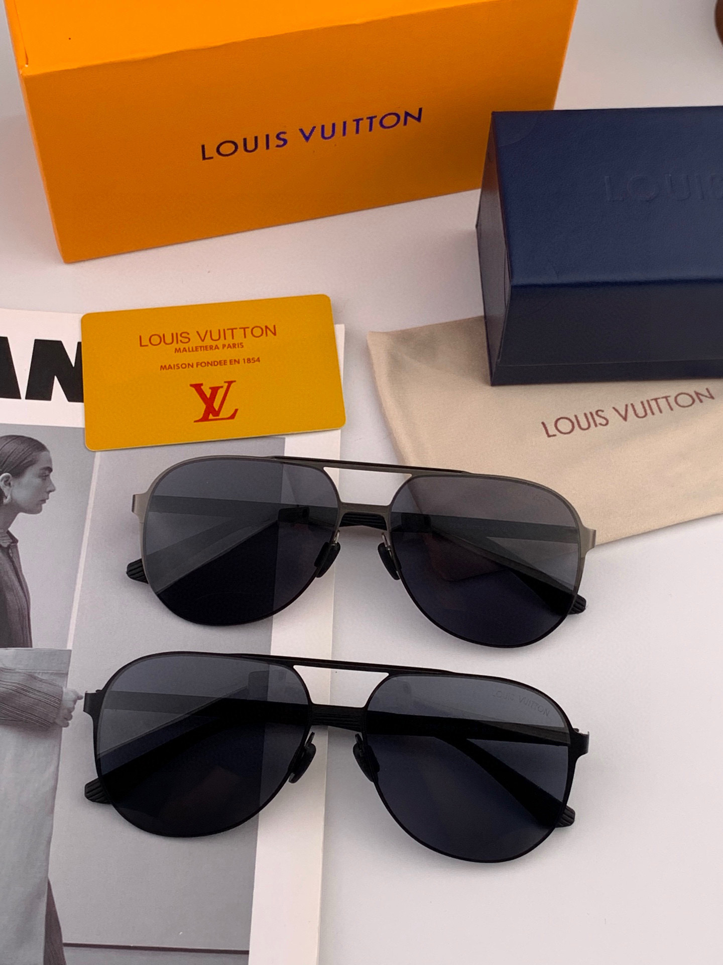 LV 男款炫彩飞行员偏光太阳镜 ❤️材质：高清尼龙加厚卡槽高清偏光镜片 🌹无边框镜架💕颜👍型号：L522