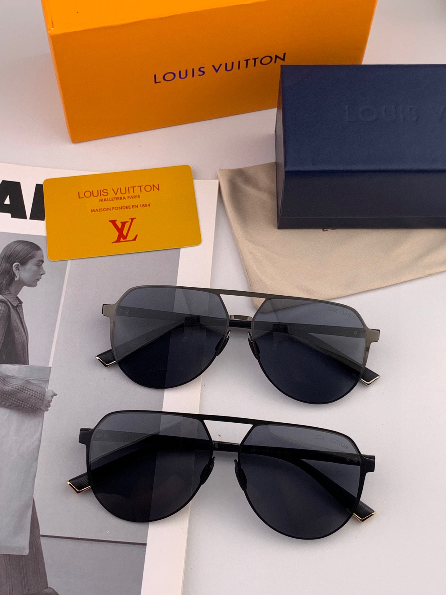 LV 男款炫彩飞行员偏光太阳镜 ❤️材质：高清尼龙加厚卡槽高清偏光镜片 🌹无边框镜架💕颜👍型号：L522