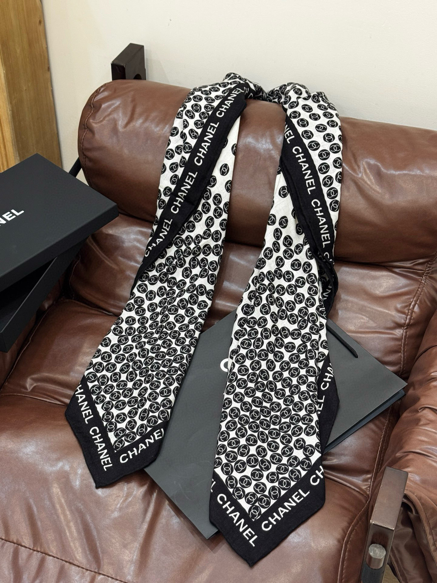 Chanel 25s秋冬新品～【140顶级丝毛双面同色披肩】25s 秋冬披肩设计真的好有突破粉色米色格优