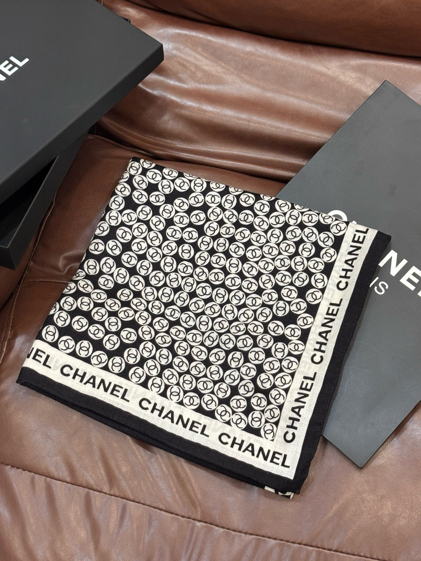 Chanel 25s秋冬新品～【140顶级丝毛双面同色披肩】25s 秋冬披肩设计真的好有突破粉色米色格优